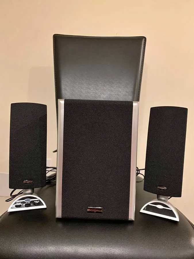 Insignia computer speaker system thumbnail