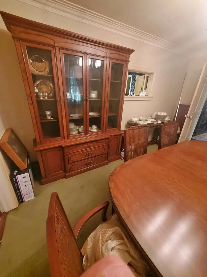 Dinning room set thumbnail