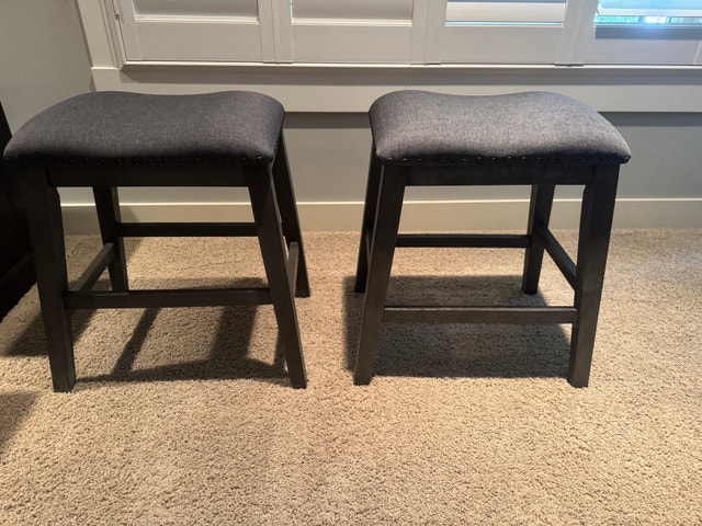 Table and Chairs With Side Storage - photo 3