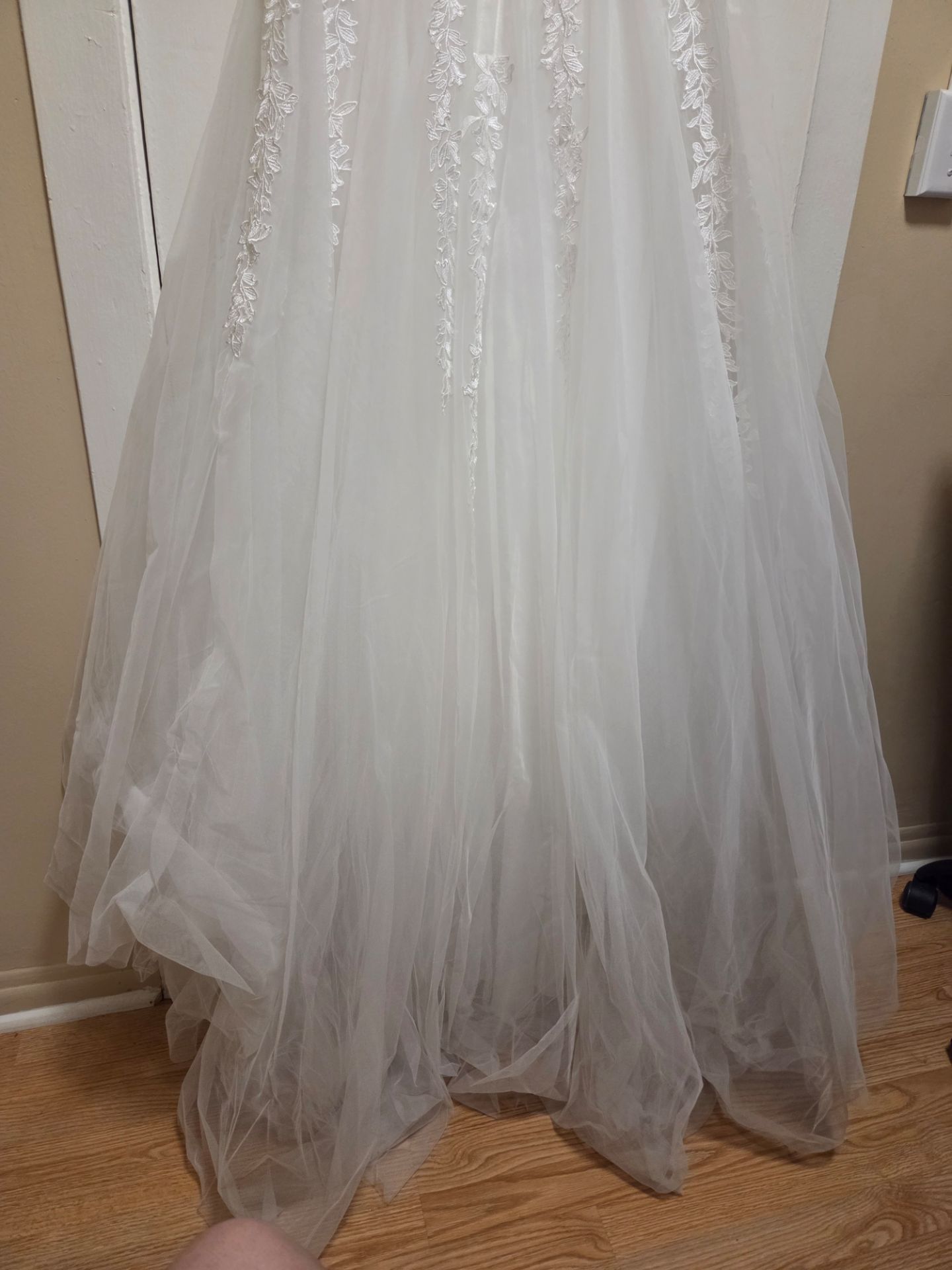White Lace Tulle Wedding Gown - photo 3