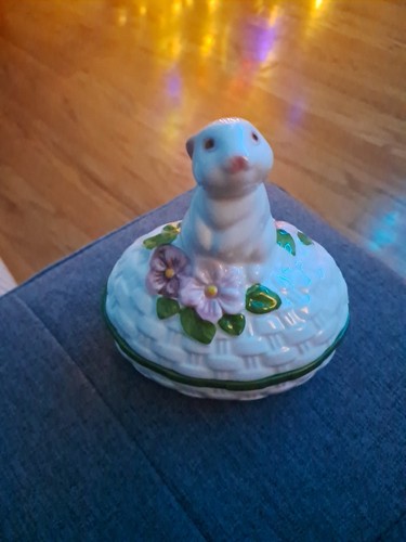 Avon 1982 Bunny Rabbit Hand-Painted Ceramic Trinket Box