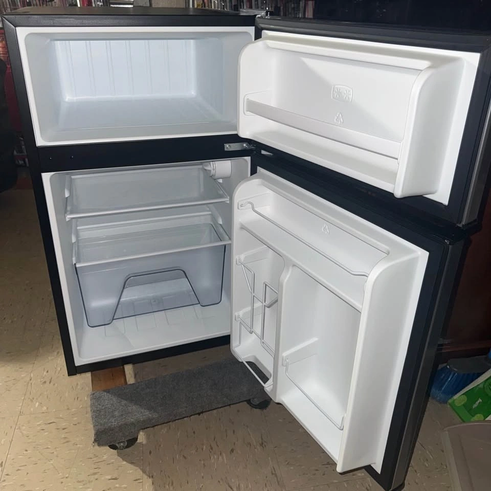 Mini Fridge + Freezer 3.1ft - photo 2