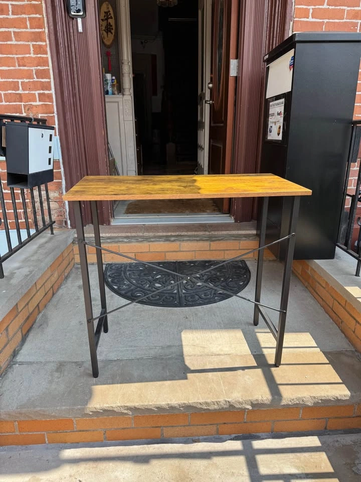 Small office desk