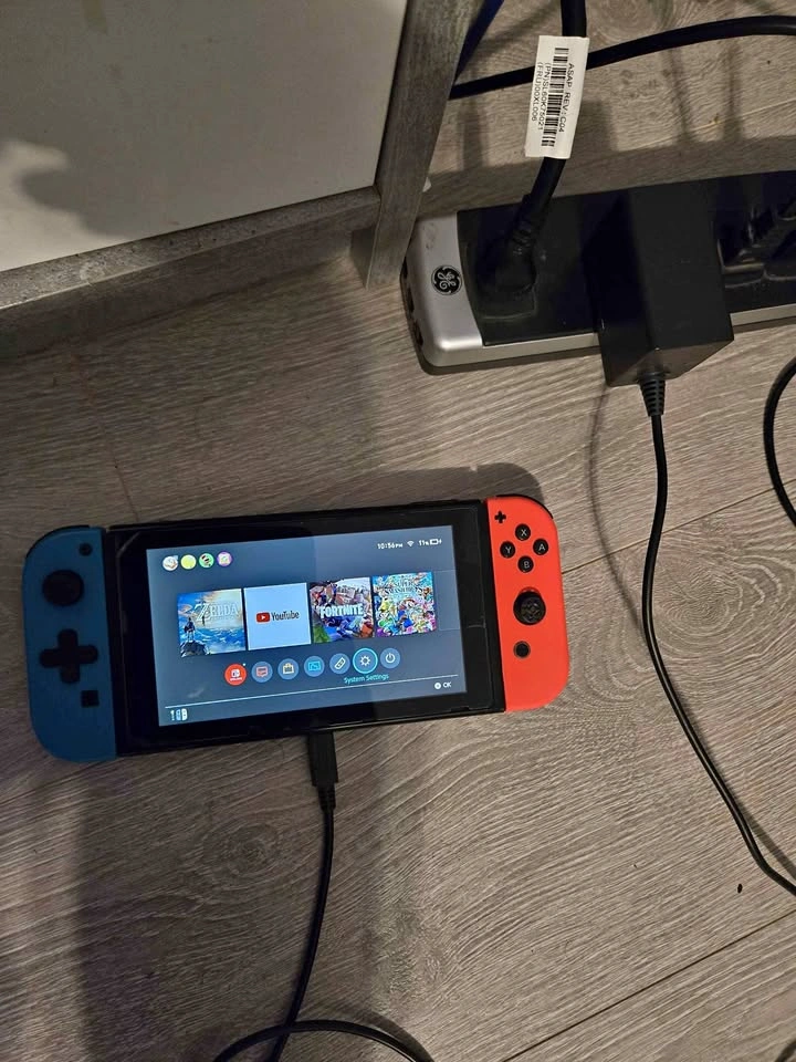 Nintendo Switch Bundle w/ 256GB SD Card + Games + New Controller