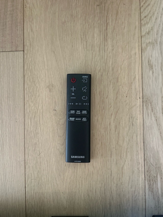 Samsung Soundbar + Wireless Subwoofer – HW-F550 - photo 5