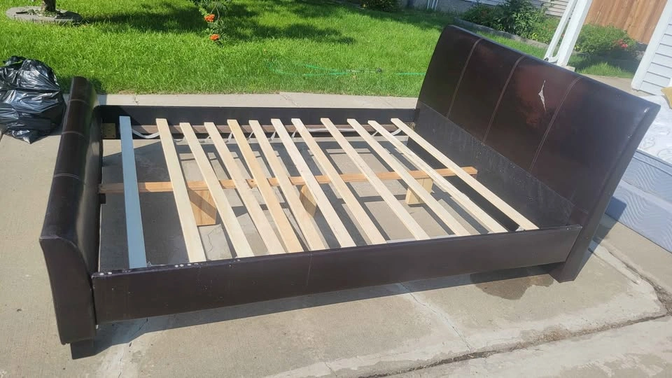 Queen Leather Platform Bed Frame - photo 4