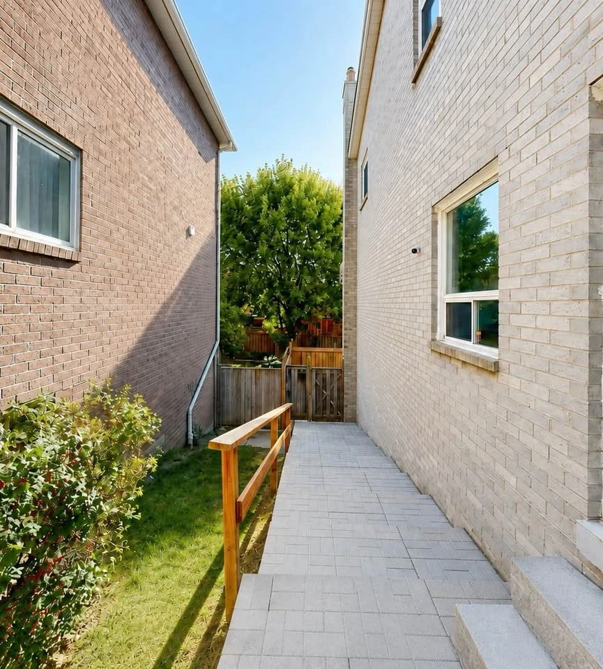 3 Beds 1 Bath - Apartment - photo 5