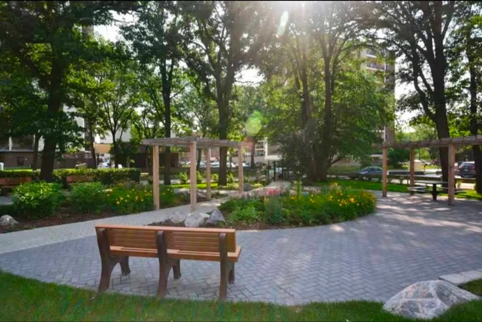 2 Beds 1 Bath - Apartment - photo 2