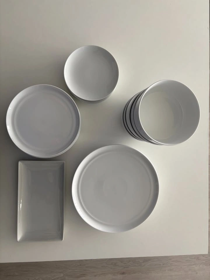 Crate & Barrel Hue Dinnerware Set for 5 + Extra Plates – 22 Piec - photo 5