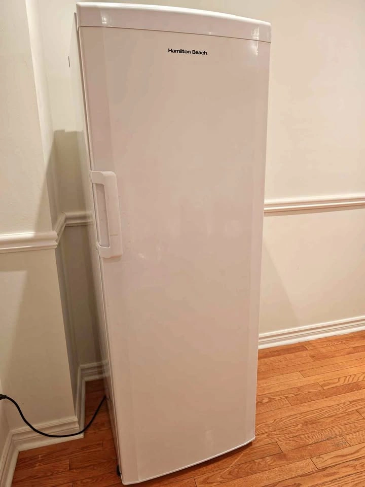 Hamilton Beach Upright Freezer - 11 cu. ft. (Excellent Condition