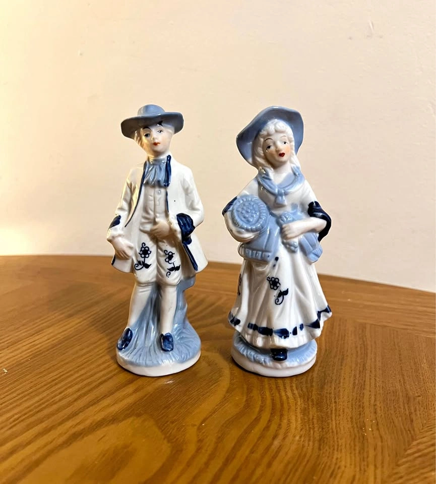 Vintage Blue and White Set of 2 Porcelain 5” Figurines
