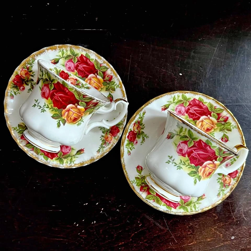 2 Set Royal Albert Old Country Roses Teacups & Saucers