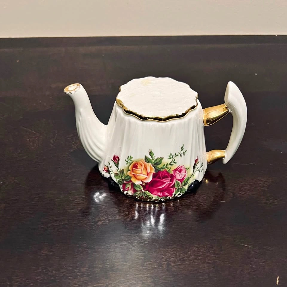Royal Albert 1996 Old Country Roses Mini Decorative Teapot