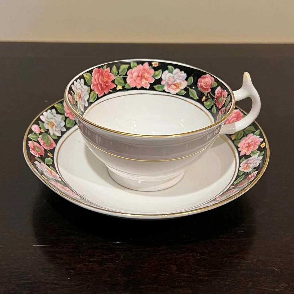 England Tea Cup & Saucer Floral Bone China With Gold Trim - photo 2