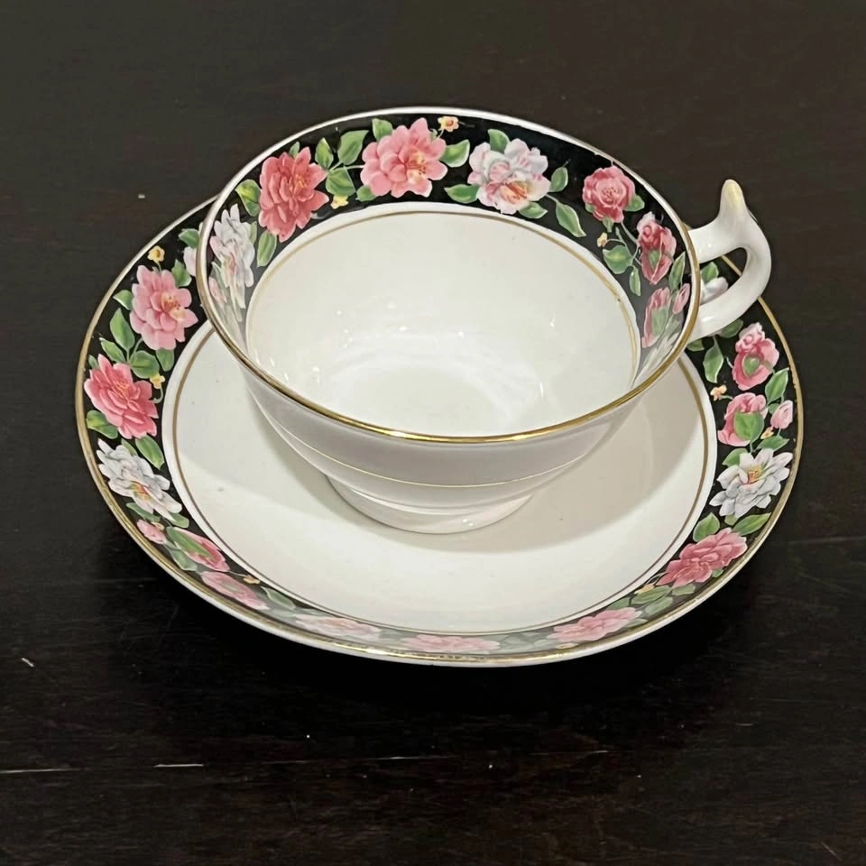 England Tea Cup & Saucer Floral Bone China With Gold Trim - photo 4