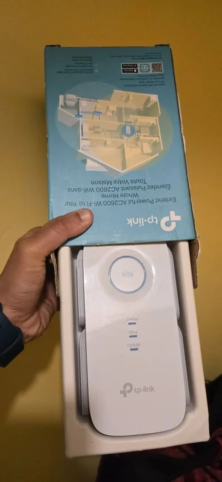 TP Link AC2600 WiFi Extender - photo 2