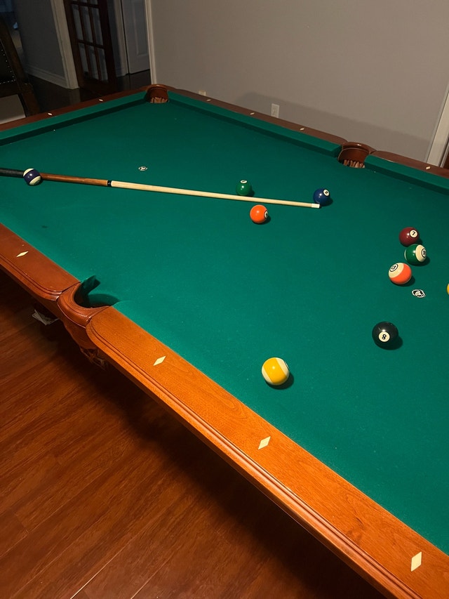 Billiards / pool table