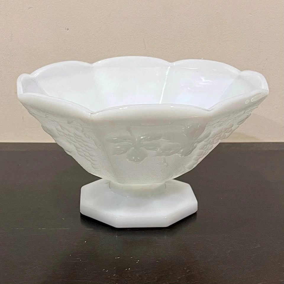 Milk Glass Anchor Hocking Pedestal Fruit Bowl Grape Pattern - photo 2