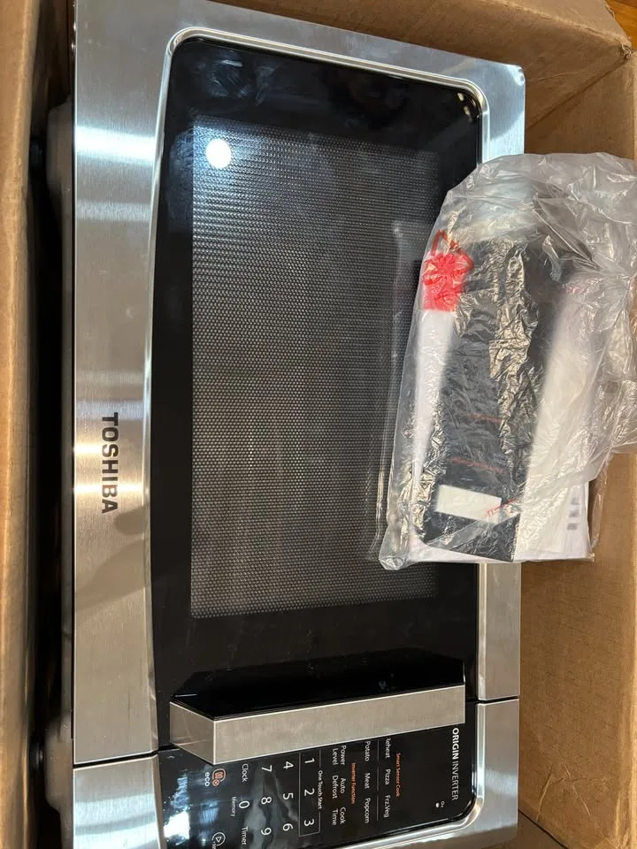 Toshiba 1.6 Cu.Ft Microwave Oven with Inverter & Sensor thumbnail