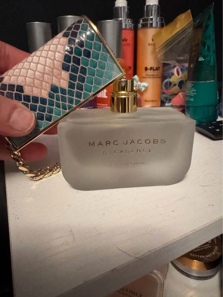Marc Jacobs Decadence Eau So Decadent Perfume - photo 4