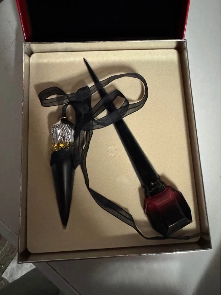 Christian Louboutin Rouge Velvet Matte Lip Colour & Nail Colour - photo 2