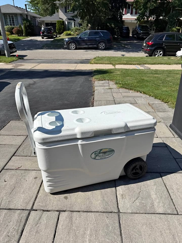 Coleman Xtreme 50-Quart Marine Wheeled Cooler