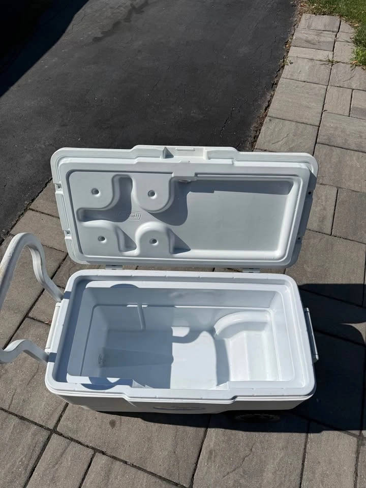 Coleman Xtreme 50-Quart Marine Wheeled Cooler - photo 2