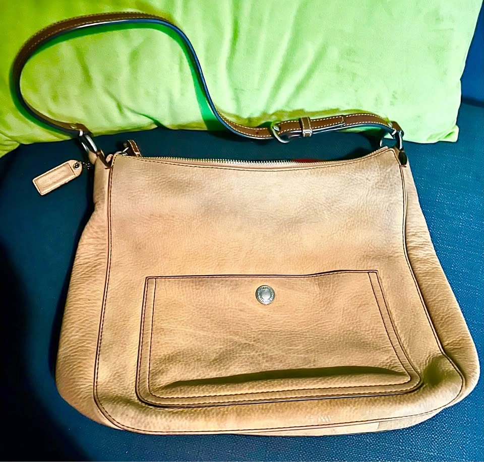 Coach Bag Tan Soft Pebbled Leather / Brown Leather Strap