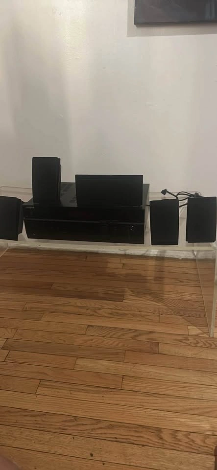Insignia stereo receiver with 5 speakers, cables, and remote - photo 2