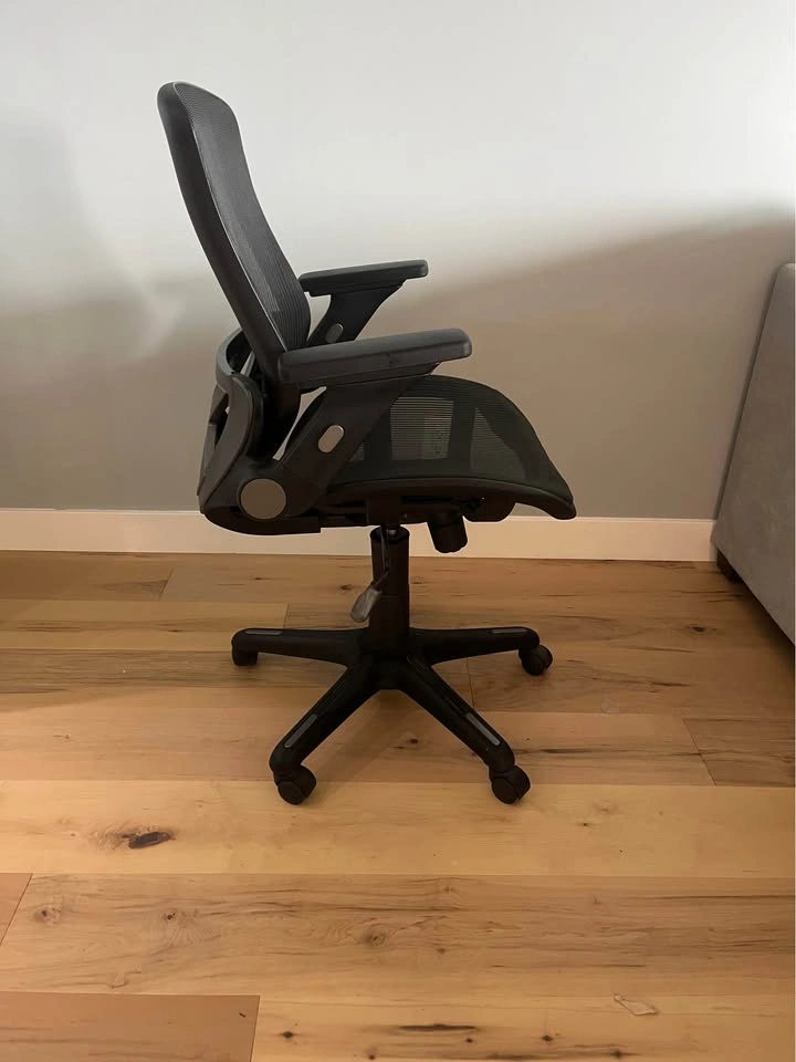 Ergonomic Mesh Office Chair – Flip-Up Arms & Lumbar Support - photo 2