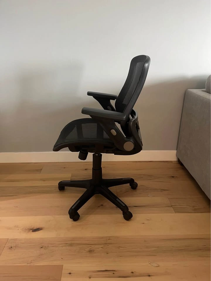 Ergonomic Mesh Office Chair – Flip-Up Arms & Lumbar Support - photo 4