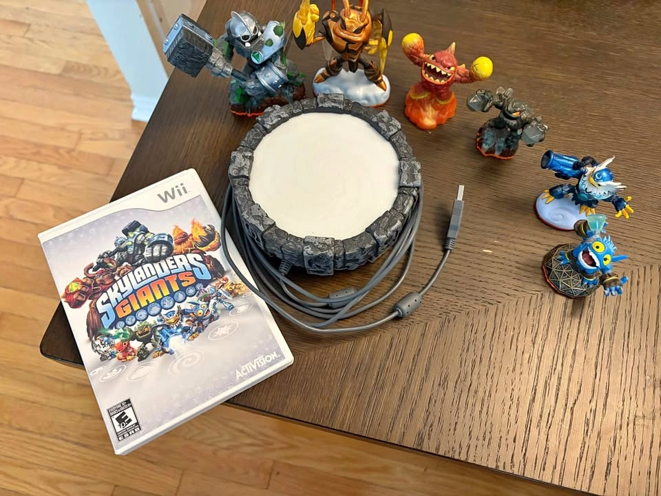 Activision Skylanders Giants Wii Game Bundle with Portal and 6 F