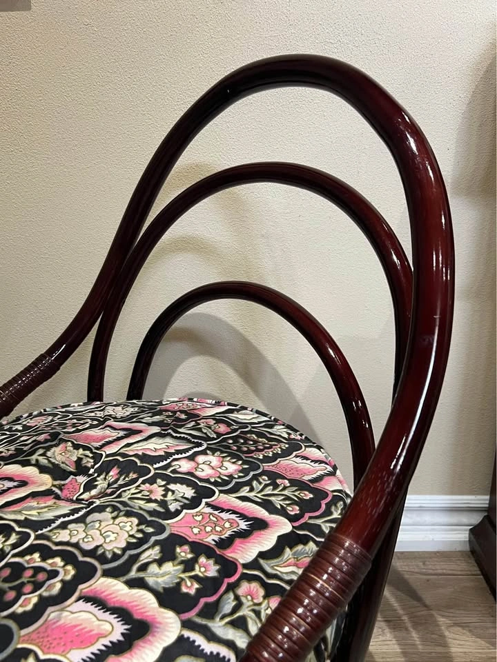 Pair of Vintage Rattan Loop-Back Accent Chairs - photo 2