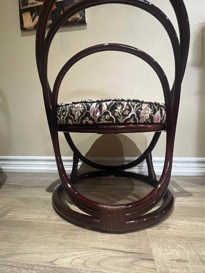 Pair of Vintage Rattan Loop-Back Accent Chairs - photo 3