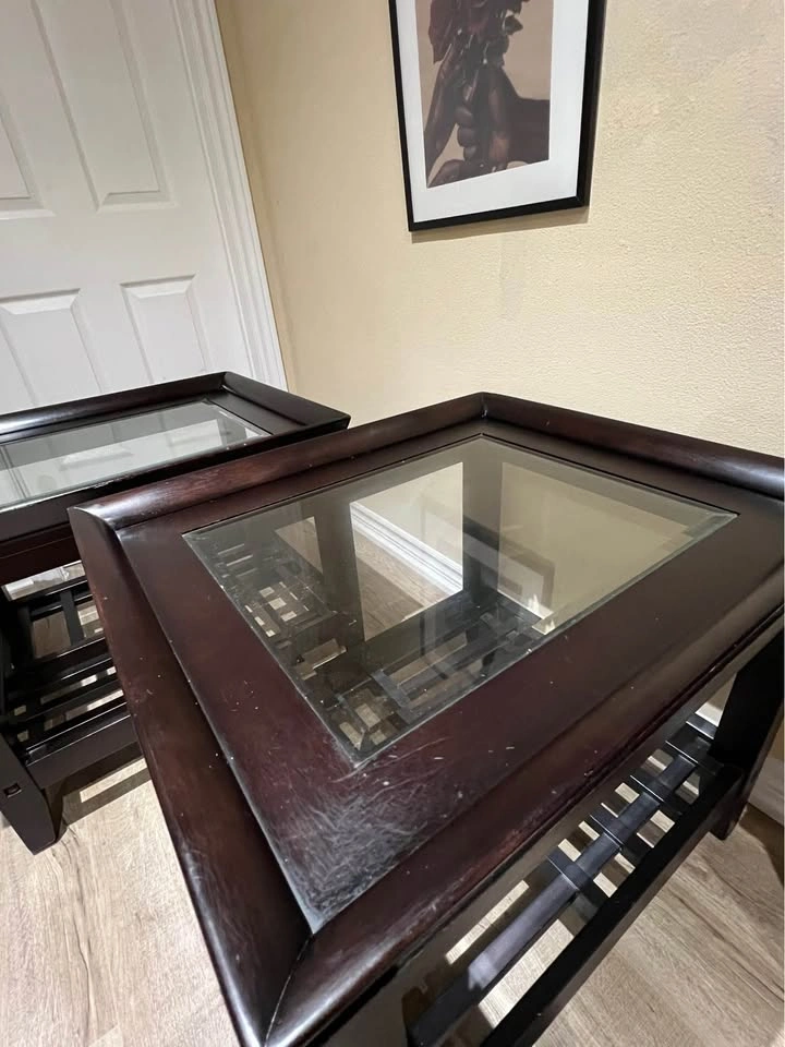 Pair of Dark Espresso Wood Coffee / End Tables with Glass Tops - photo 2