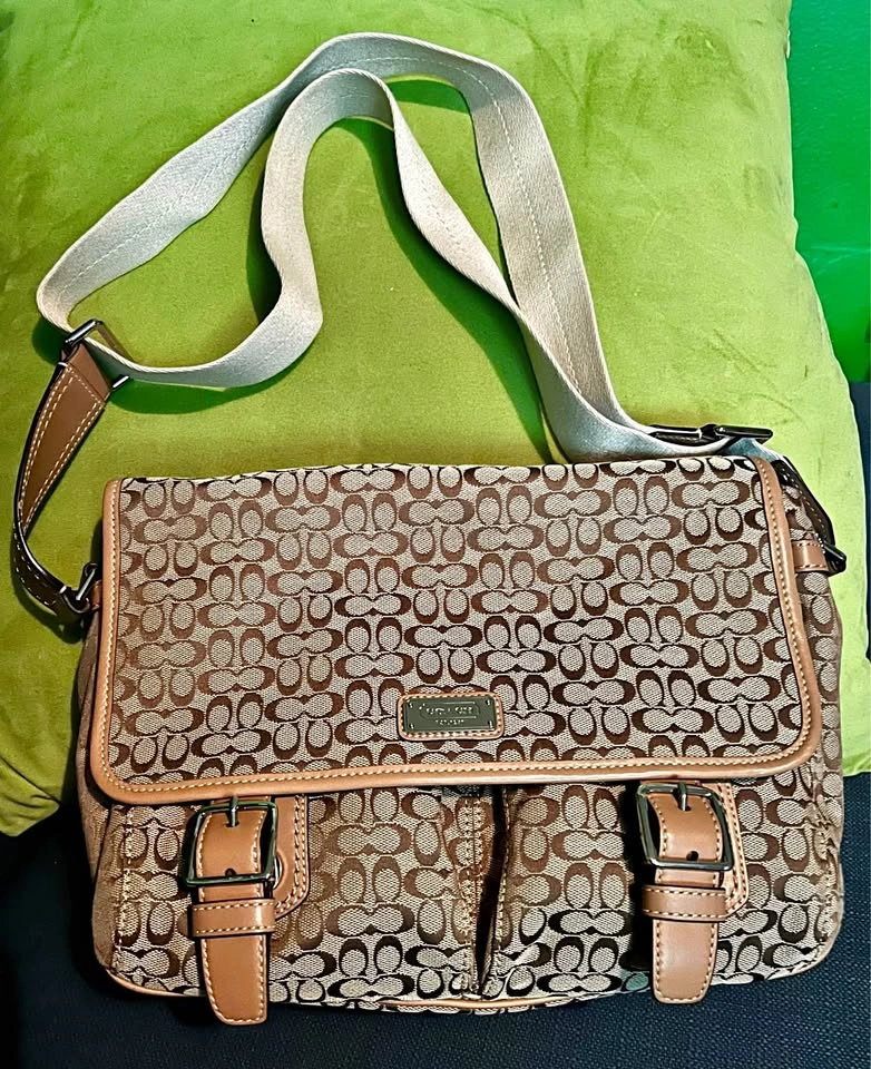 Coach Signature Pleated Canvas Flap Messenger F70283