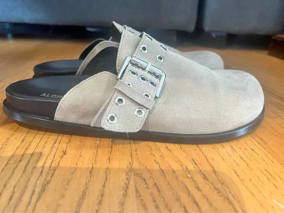 Aloha Halia Mules: excellent condition Size 38 (7-8)