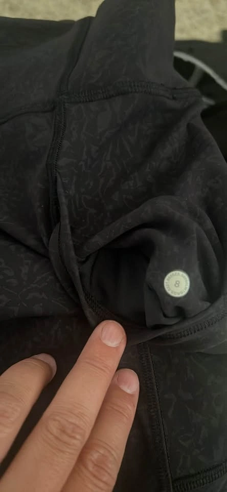 Lululemon 8 inch biker shorts with pockets - size 8 - photo 5