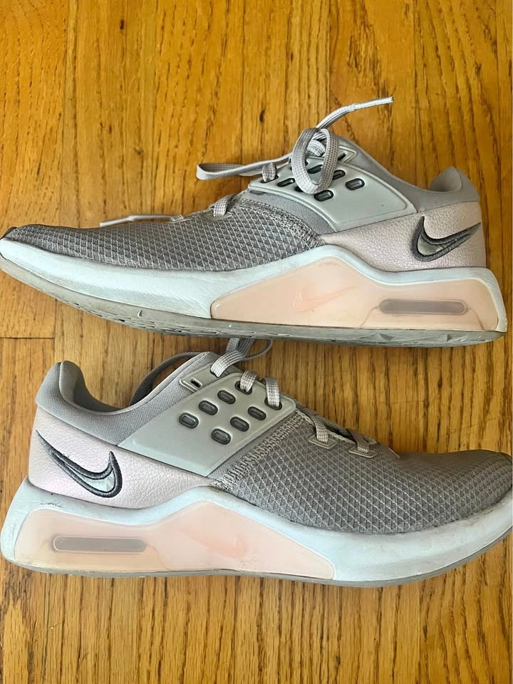 Women’s Nike Runners size 8.5