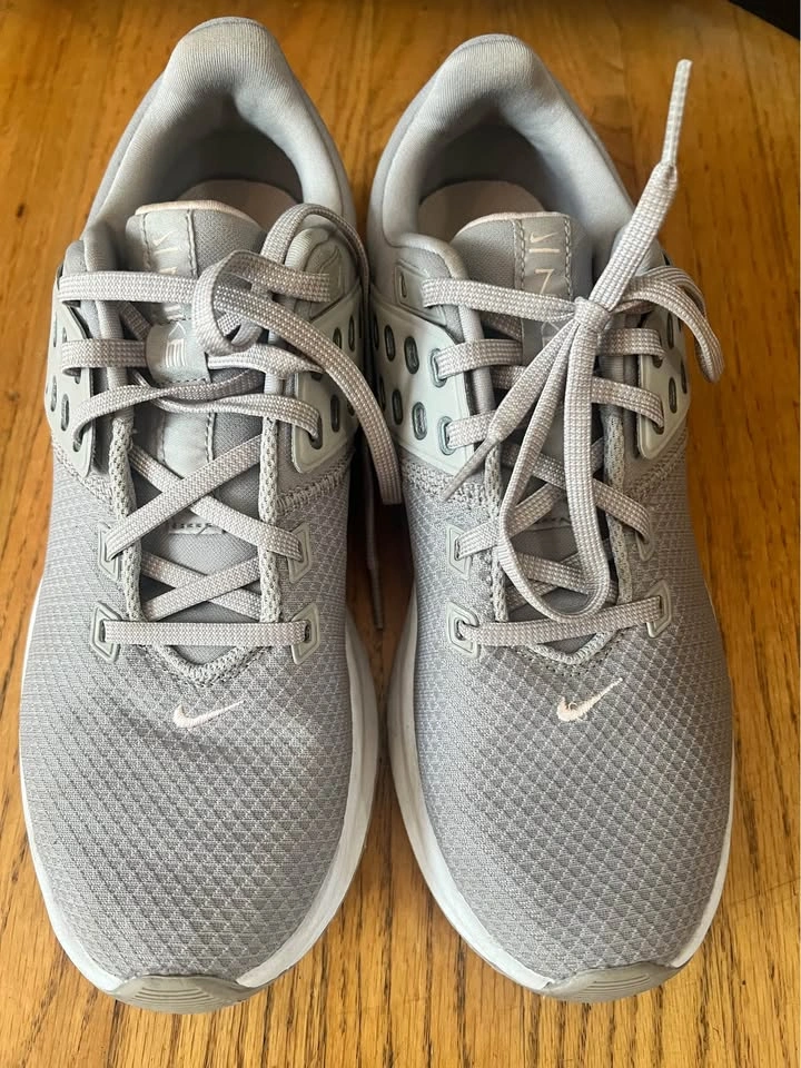 Women’s Nike Runners size 8.5 - photo 2