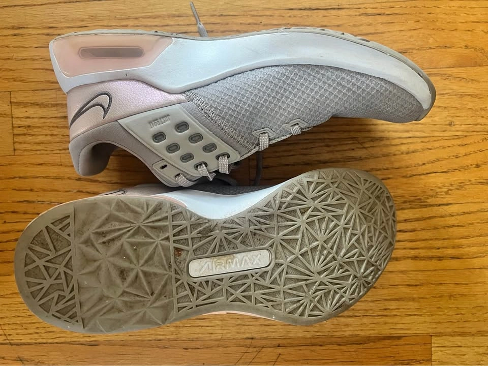 Women’s Nike Runners size 8.5 - photo 3