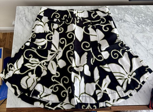 Ann Taylor Black and White Floral Skirt | Size 2 - photo 2