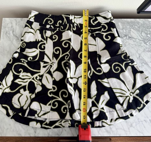 Ann Taylor Black and White Floral Skirt | Size 2 - photo 3