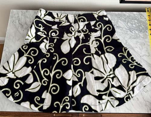 Ann Taylor Black and White Floral Skirt | Size 2 - photo 4