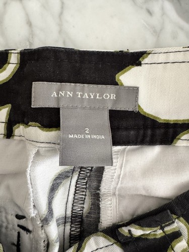 Ann Taylor Black and White Floral Skirt | Size 2 - photo 5