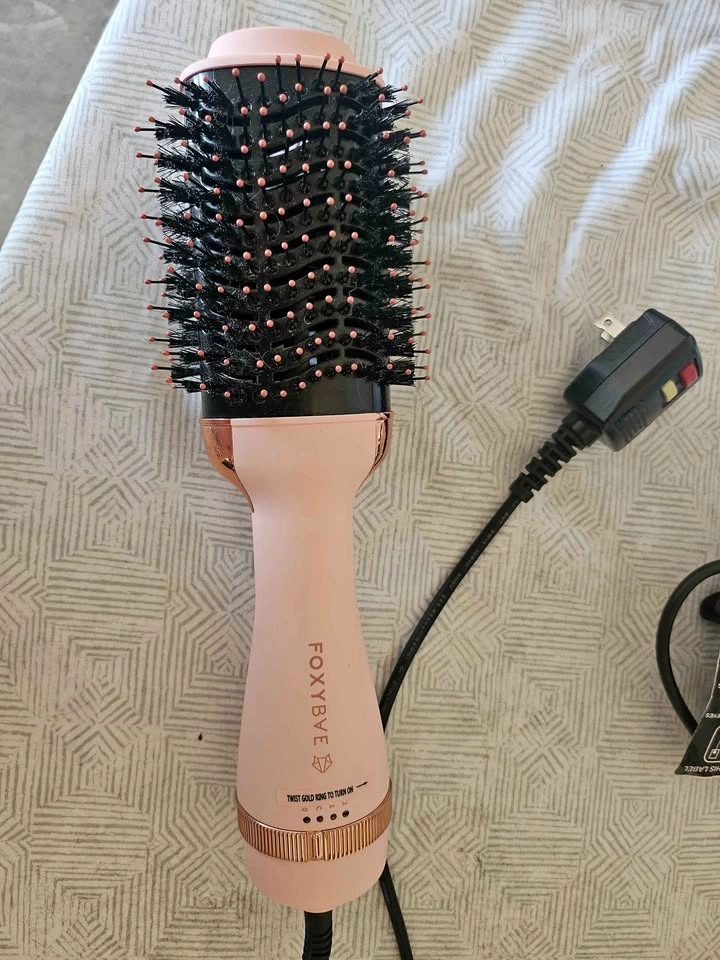 FOXYBAE Blowout Brush