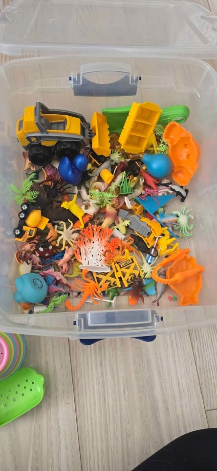 Sensory bin and accessories - photo 2