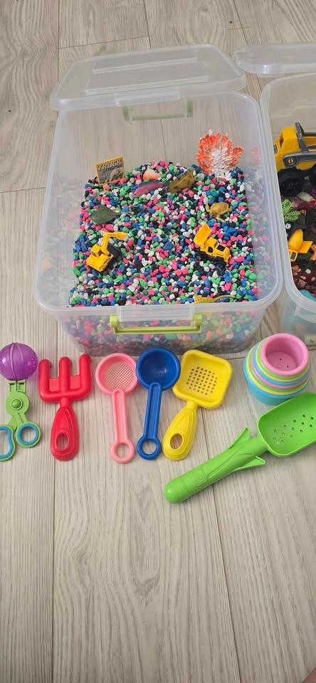 Sensory bin and accessories - photo 3