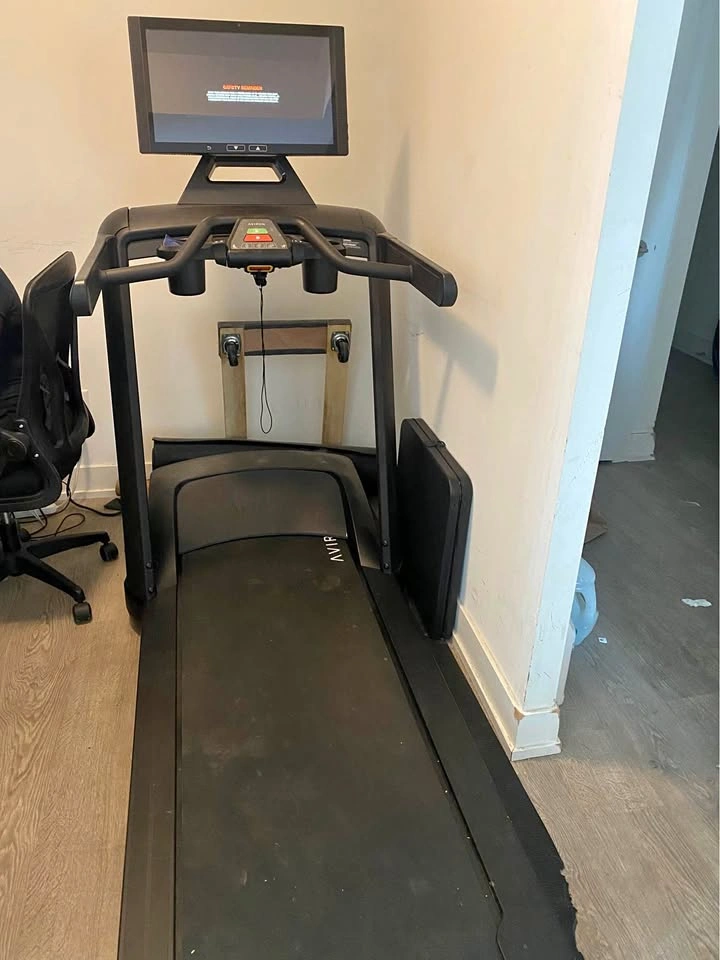 Aviron Victory Smart Treadmill – 22” HD Touchscreen