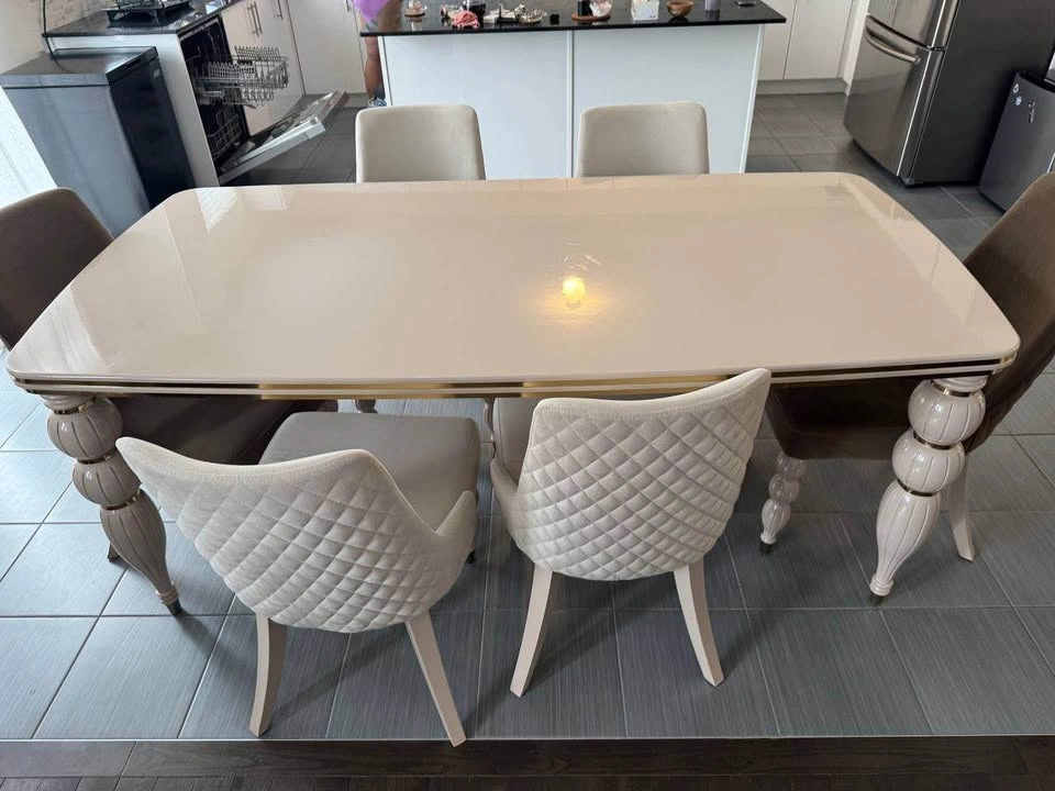 Dining Table with 6 Chairs – Excellent Condition - photo 2